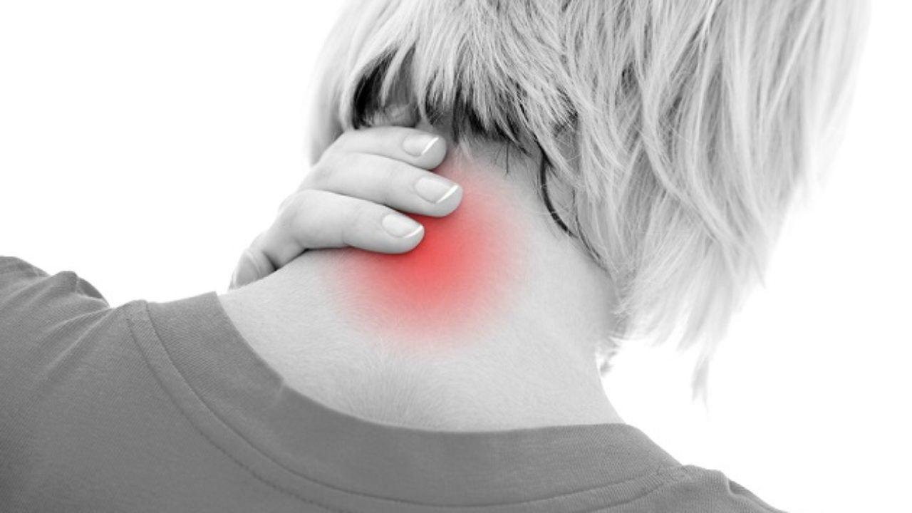 Dolor en la parte posterior de la cabeza hacia abajo del cuello Dolor en la parte posterior de la cabeza hacia abajo del cuello