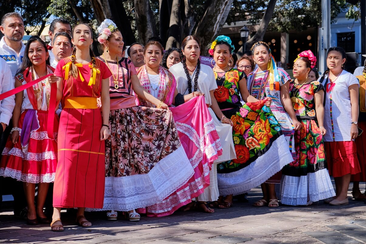 EL TOCADO DE LA MUJER TEHUANA