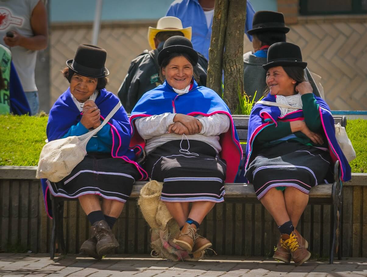 Los Trajes Típicos de la Región Andina de Colombia Los Trajes Típicos de la Región Andina de Colombia