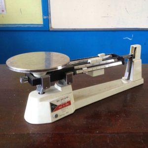 Balanza granataria: características, partes y cómo usarla