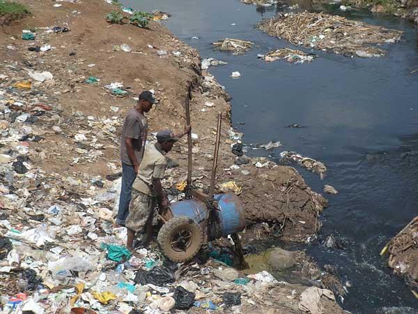 Contaminacion Del Agua Contaminantes Causas Consecuencias Lifeder