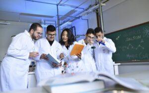 Aspectos más importantes de la pequeña ciencia, gran ciencia y tecnociencia