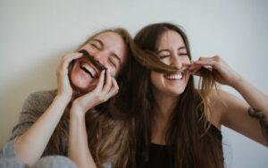 Feliz día, amiga: bonitas frases para dedicar