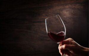 Beneficios del vino tinto para la salud física y mental