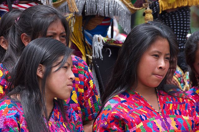 Vestimenta de los mayas en hombres y mujeres Vestimenta de los mayas en hombres y mujeres