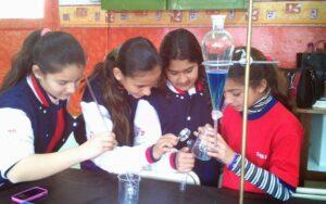 Experimentos de reacciones químicas sencillos y seguros