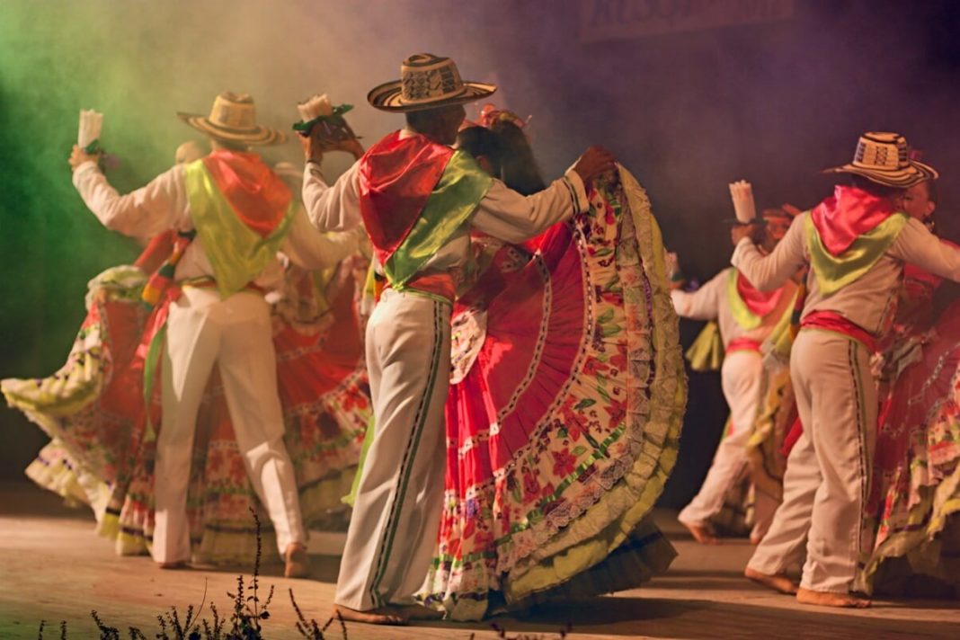 Los 25 Bailes Típicos de Colombia Más Populares Los 25 Bailes Típicos de Colombia Más Populares