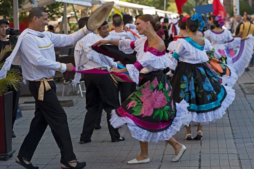 Los 6 Bailes y Danzas Típicos de Chihuahua Más Famosos Los 6 Bailes y Danzas Típicos de Chihuahua Más Famosos