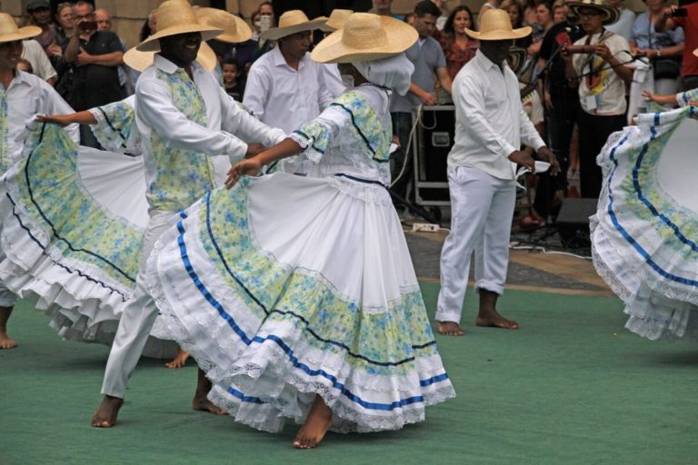 Los 25 Bailes Típicos de Colombia Más Populares Los 25 Bailes Típicos de Colombia Más Populares