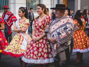 25 Bailes Típicos de Chile (Zona Norte, Centro y Sur)